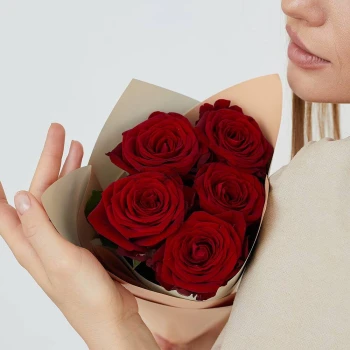 Bouquet of 5 red roses