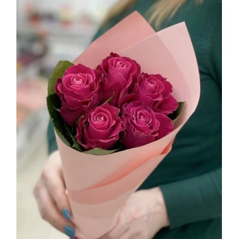 Bouquet of 5 crimson rose