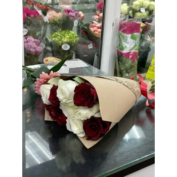 Bouquet of 9 roses red an