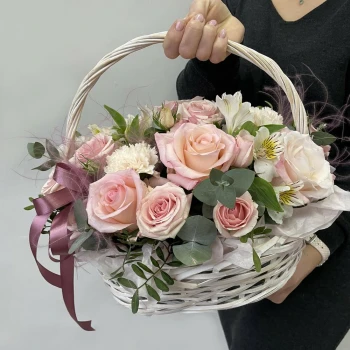Delicate bouquet with cre