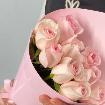 Bouquet of delicate 9 pin