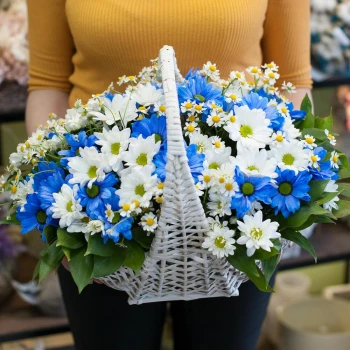 Basket with flowers “Fiel
