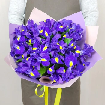 Monobouquet of 19 irises