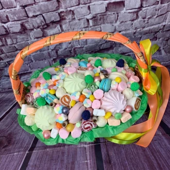 Basket with sweets “Rainb