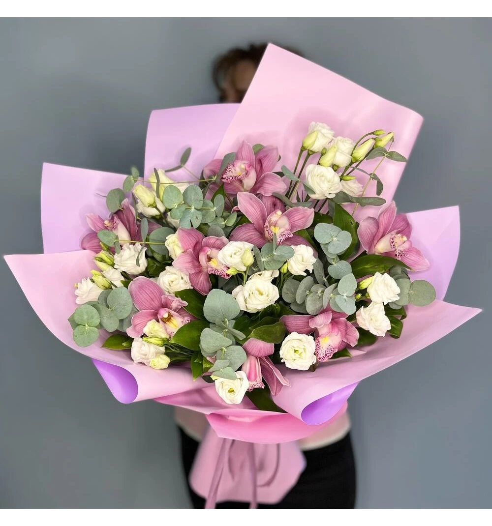 Авторский букет орхидея и эустома